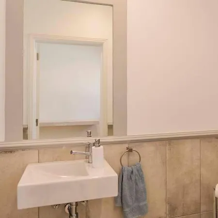 Sleeps 6 With Air Con And Wifi