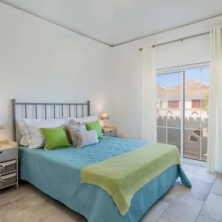 Villa Sleeps 6 With Air Con And Wifi