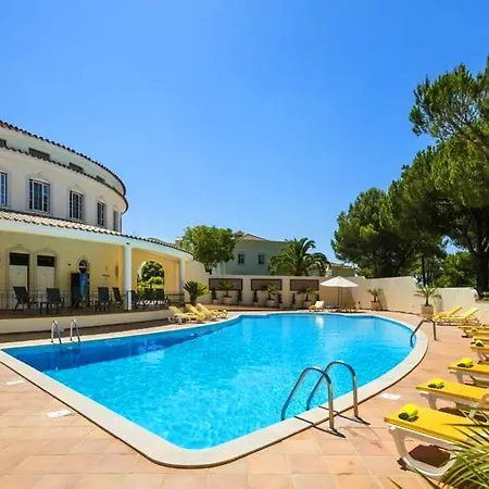 Sleeps 6 With Air Con And Wifi Vila *